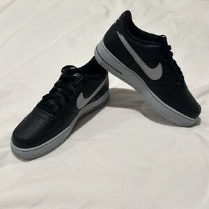 Brand New Boys Nike Air Force 1 in Black/Grey. Make an offer!